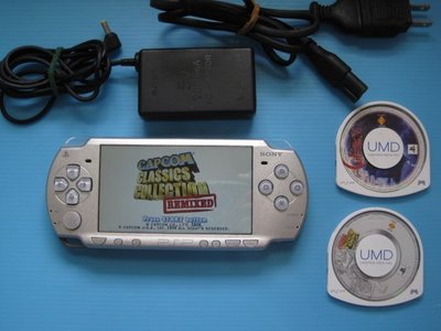 PSP 主機2007型銀幕劃面良好 附CAPCOM 經典遊戲合輯 .附電池.操作功能正常.