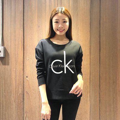 美國百分百【全新真品】Calvin Klein T恤 CK 女 長袖大學T logo T-shirt 黑底灰字 AR26