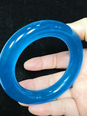 老翡翠玉冰種藍水圓條手鐲，圈口：59，14.8。民間收藏品，