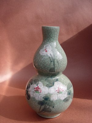 【 特價起標 】台灣早期磁器---北投窯--花卉紋葫蘆花瓶