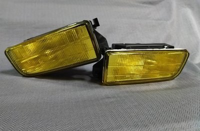 E36 燻黃玻璃霧燈總成Bmw E36 全車系適用改良金屬鏡座 ，強度好，散熱佳 M3GT配件含 燈泡，霧燈框，