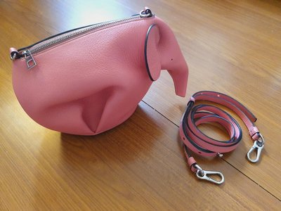 LOEWE 粉紅色 大象造型 牛皮斜背包 大象包 專櫃正品