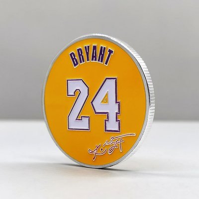 現貨熱銷-【紀念幣】紀念科比黃色球衣硬幣徽章擺件 洛杉磯湖人隊8/24號NBA籃球紀念幣