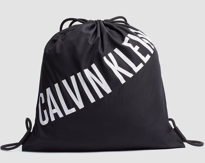 全新美國名牌 Calvin Klein 黑色輕便型後背包，男女均適用，品味有型！只有一件，低價起標無底價！本商品免運費！