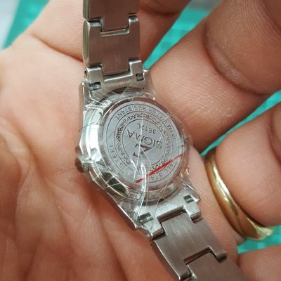 ＜膠膜未撕＞高級 女錶 中性錶 要不要拼一下 錶帶就值500了。 另有 錶帶 錶扣 機械錶 零件錶 潛水錶 三眼錶 賽車錶 SEIKO D06