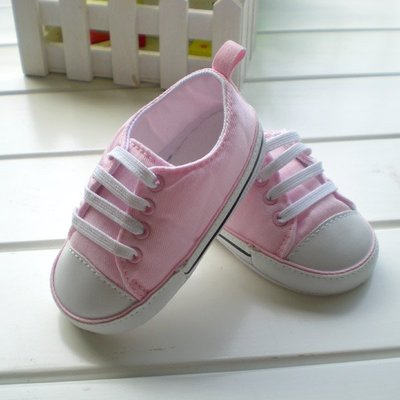 森林寶貝屋~粉紅色運動鞋~寶寶鞋~學步鞋~帆布鞋~坐學步車 ~彌月裡~嬰兒鞋~1雙125元