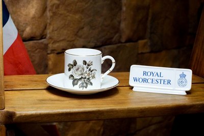 【旭鑫骨瓷】金邊白玫瑰Royal Worcester濃縮杯 骨瓷古董 E.29