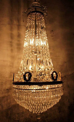 捷克原產寶仕奧莎大型水晶吊燈（8頭）。黃銅燈架，水晶質地非常