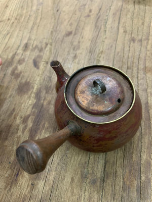日本老斑紫銅壺，側把，內搪瓷工藝，老紫銅。手工絕對牛，壺嘴后
