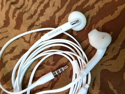【三星 SAMSUNG 白色│原廠耳機│線控耳機～附一組耳塞 】Note8/A8/S7/J7 3.5mm