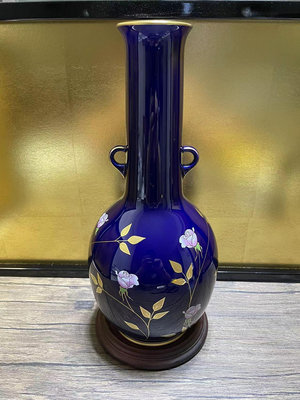香蘭社 帝王藍 雙耳花瓶 彩繪描金 帶實木底托 品相如圖 順