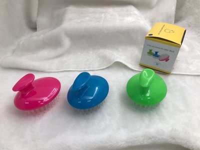 日本空運 日本製洗頭刷 三色好可愛 粉/藍/ 綠 彩色洗頭耙