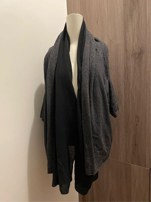 Whiple 鐵灰落肩式外套 🈶️圍巾多種用法