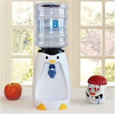 【包大人 556】Penguin 8杯水 企鵝飲水機 8杯水飲水機 迷  你飲水機！新款八杯水迷你飲水機 不可7-11