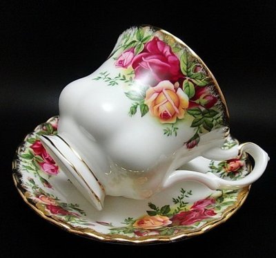 【timekeeper】  英國製Royal Albert鄉村玫瑰系列描金骨瓷咖啡杯+盤(免運)