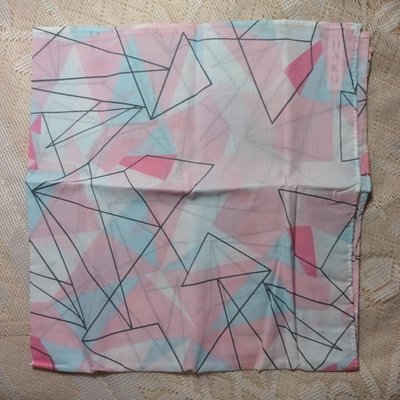 HAKU 粉色幾何圖形方巾 佈置 桌巾 頭巾 52*52公分