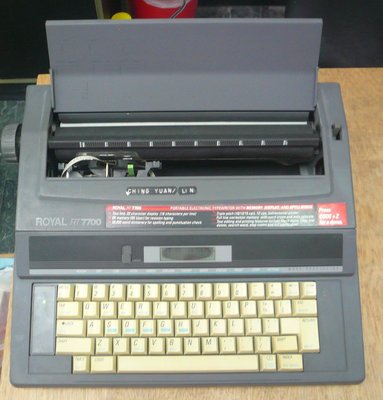 省錢二手拍賣─早期電腦鍵盤式打字機。