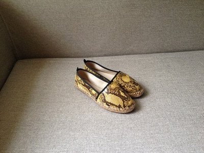 🍊虧本出清 新貨上架”gold & gold黃色蛇紋平底單鞋娃娃鞋Size: 40
