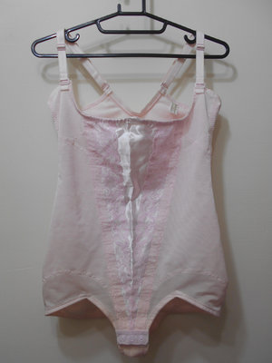 日本專櫃善美得~粉色美麗S曲線連身束身衣90號~399元起標~標多少賣多少~  (8A94)