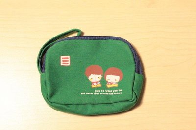 可愛 有禮貌 敬禮 兩小無猜 小孩 綠色款 雙拉鏈 帆布 零錢包 鑰匙包 手機包 收納包 手拿包 收納袋
