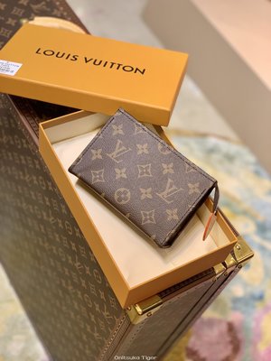 二手Louis Vuitton LV Toiletry Pouch 15 M47546 盥洗袋手包