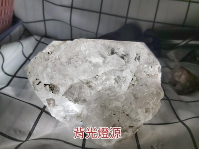 《晶華》水晶  白水晶 原礦 骨幹水晶 1.3公斤 自然形成金字塔 淨化 消磁  01W25