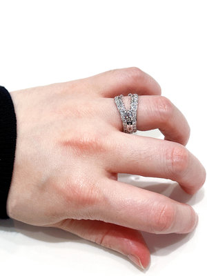 100060 大千典精品 秦老闆 流當品 天然鑽石戒指 拉鍊 日常穿搭 時尚造型 創意設計 美鑽 搭配 送禮推薦