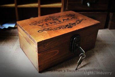 【輕工業家具 】復古印字實木帶鎖收納箱-zakka雜貨飾品收納盒儲物箱分類整理