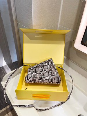 【熱賣精選】 Fendi 芬迪 新款云朵包 蛇紋手拿包 宴會包 24.9.17cm 折疊盒 含購證明星同款