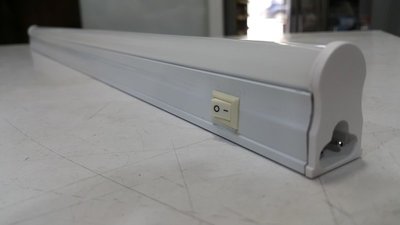 DIY水電材料 T5-LED10W2尺廚櫃燈附獨立開關PC罩 可當書桌燈 檯燈 吧台燈 層板燈