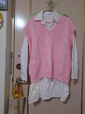 清衣櫃白色珠珠長版洋裝襯衫。粉色毛線背心組XL寬鬆