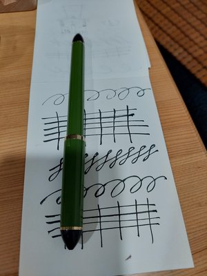日本 Sailor 寫樂 40 度55度， 書法尖鋼筆/萬年筆，綠色，剛買的。 不太會拍鋼筆照。8