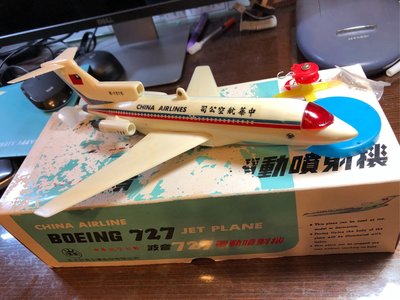 懷舊老玩具，中華航空公司727模型飛機，螺旋槳裝上電池仍可以轉動，配備齊全，王子製造，商品罕見。火星大王收藏者可以參考。古老古董。