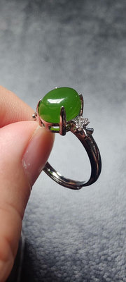 碧玉戒指女士 俄料和闐玉陽綠波菜綠 玉質過燈 珠寶玉石指環飾