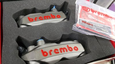 駿馬車業 公司貨 Brembo M4 鑄造一體式1098幅射卡鉗 鎖距100MM/108MM 一組27000可以線上刷卡
