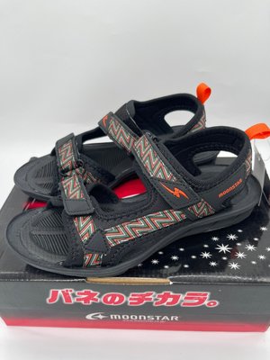 《日本Moonstar》耐磨大底閃電競速 涼鞋-中大童段-黑(19-24.0cm)S980620SS
