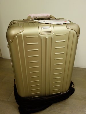 全新未使用MONDAINE瑞士國鐵 20吋鋁鎂合金行李箱 (香檳)