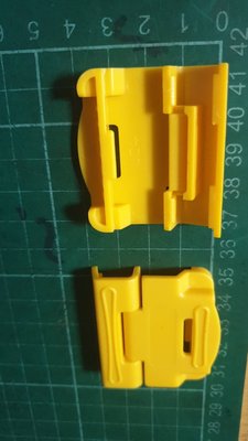 單賣賣"新款"電鑽盒的黃色扣環--  一組2個 --適用於 (車王德克斯)12V鋰電池衝擊起子機(RI1265)的新款電