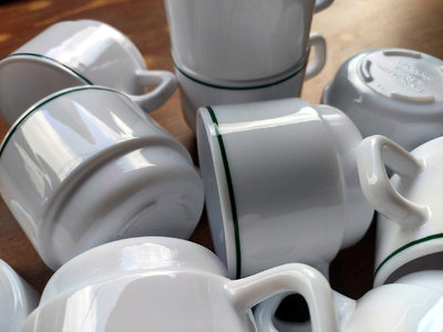 綠色 法國 Arcopal 乳白牛奶 咖啡杯 . 老庫存新品 穏固堆疊設計 . 容量見原廠紙卡標