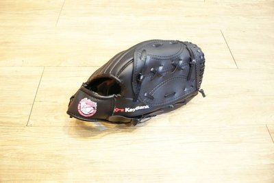 棒球世界 全新黑色合成皮手套 特價 送球