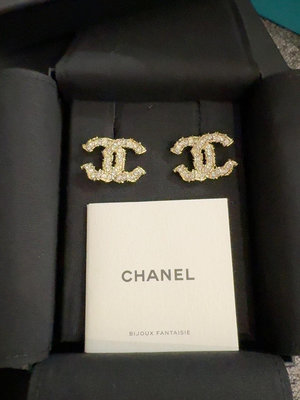 香奈兒Chanel耳環，雙C鑲鉆耳環、大號雙C很好看。正品、