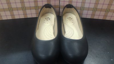 [KIKI鞋舖] 黑色素面平底包鞋上班族工作/娃娃鞋超軟底檯有足弓支撐台灣製