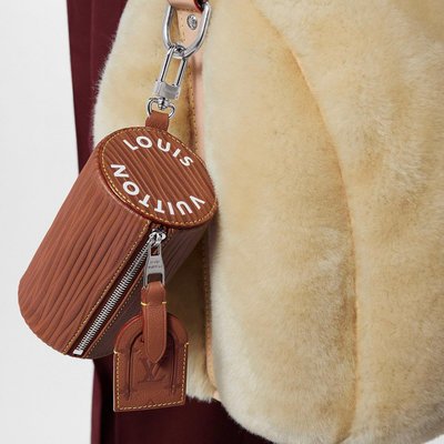 -SOFT POLOCHON POUCH 包飾與鑰匙扣 Louis Vuitton 路易威登lv木紋圓桶包挂耳機包鑰匙扣挂件挂飾
