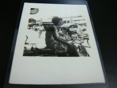 早期~40年代老照片~(日本時期 偉士牌 三輪車 老時鐘)6.5X8.5公分