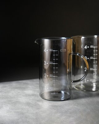 ~菓7漫5咖啡~MILA 咖啡玻璃量杯 650ml ML-G816B 透黑色 耐熱玻璃 玻璃量杯 拉花杯 刻度