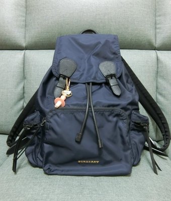 日本購回Burberry深藍色後背包 (送吊飾)：a503.3