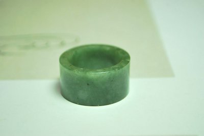 【東采藝術珠寶】墨綠玉 寬版 玉戒指 扳指 RJA00129  早期飾品 古董老件 賣場還有白底青 冰種 翡翠