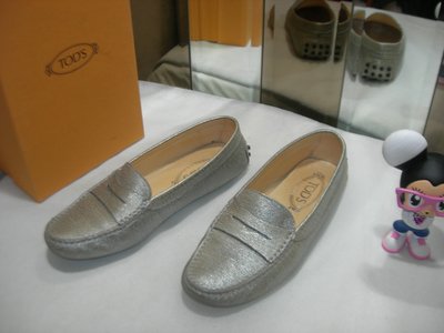 典精品名店 Tod's 真品 銀色 豆豆鞋 娃娃鞋 平底鞋 尺寸 36.5 現貨