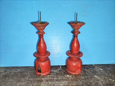 庄腳柑仔店~早期木製紅漆蠟燭台~尺寸:徑7*高21( 不含燭芯）公分