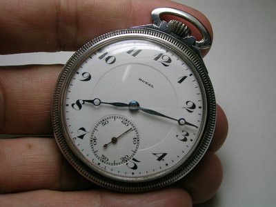 圓如玉文物------約1930年ROYAL瓷面藍鋼指針鐵路古董機械懷錶